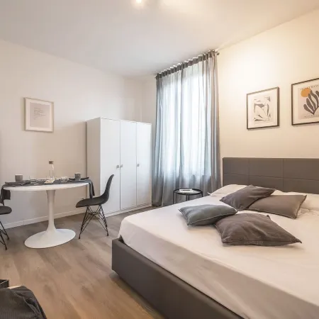 Emilia Suite Essence