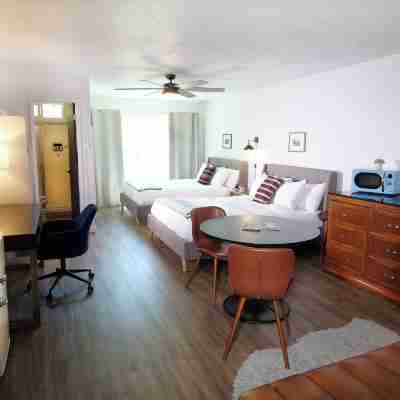 Sierra Blue Hotel & Swim Club Rooms