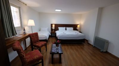 Family Room (1 Double Bed + 1 Single Bed) St. George’s Cathedral Pilgrim Guesthouse – Jerusalem Photo