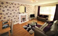 Doncaster - Boswell - Large Balcony Apartment & Parking - 2 Bedrooms - Close to Town & Racecourse Hotels in Metropolitan Borough of Doncaster