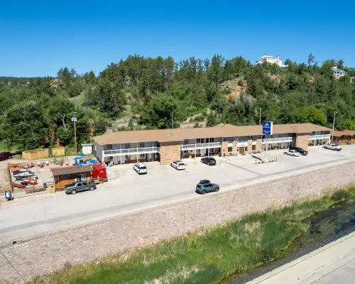 斯普林斯旅館和咖啡館 温泉村酒店