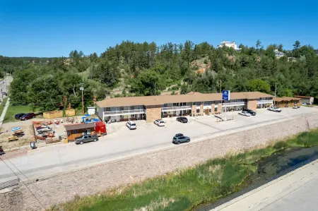 Springs Lodge & Cafe Отели рядом с достопримечательностью «Black Hills Putt 4 Fun»