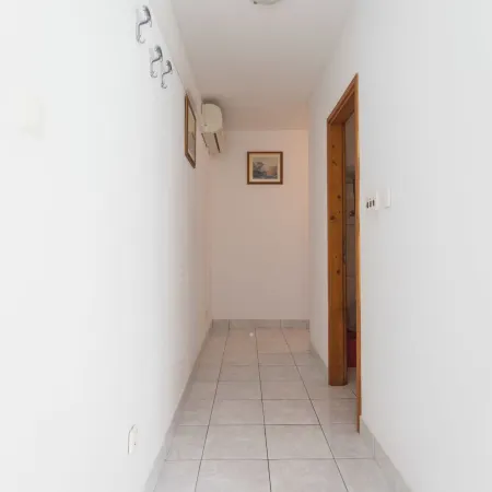 Apartments Jaksa Hotels in Vis