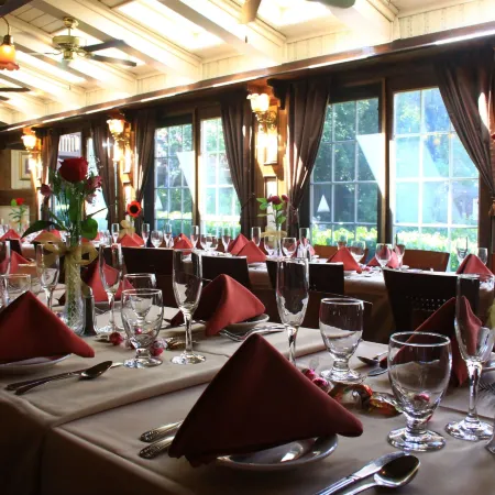 Saddleback Inn at Lake Arrowhead
