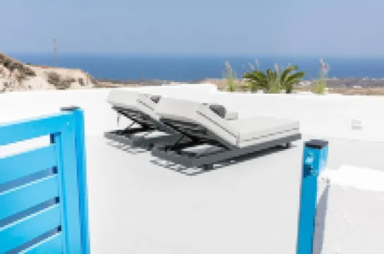 Christos Suite with Outdoor Hot Tub and Sea View