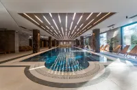 Queen of Zlatibor - Pool