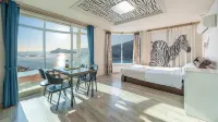 Geoje SunbeachOceanview Dog Pension - balcony