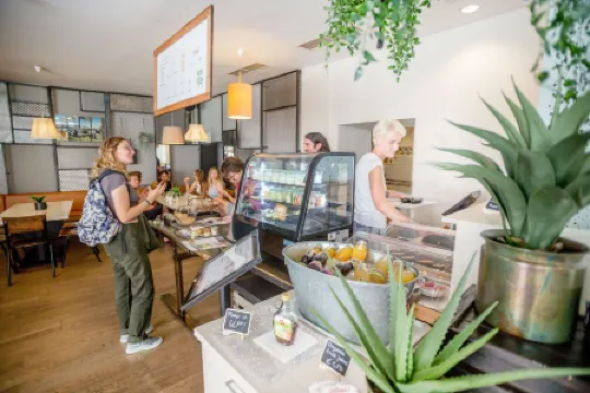 Wombat's City Hostel Vienna Naschmarkt Отели рядом со станцией Wien Meidling Railway Station