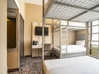 The Alfred Hotel Hotels near Oud Zuid