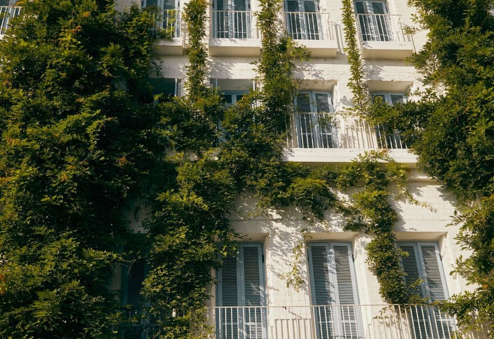 룸스 호텔 바투미의 힙한 로비 디자인