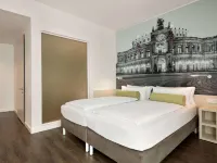 Super 8 by Wyndham Dresden Hotels near Albertplatz Square
