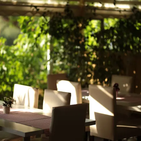 Tunc Hotel