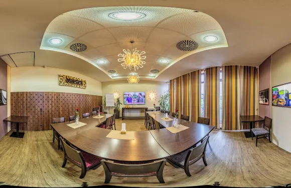 促姆艾赫因采勒酒店