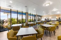 Clarion Pointe Galveston - Beachfront - Aamiainen