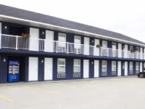 Bowmanville Marina Inn & Suites Hotels in Clarington