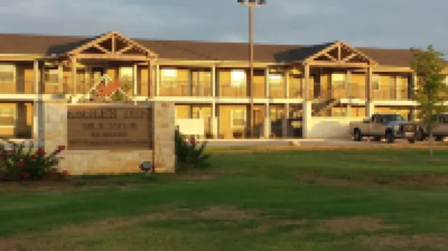 Eagle's Den Suites Cotulla a Travelodge by Wyndham