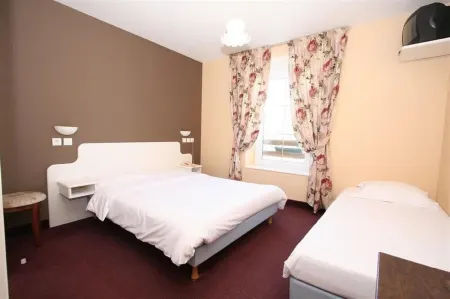 Hotel de France Отели в г. Вергонсе