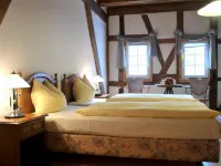 Gutshof Hotel Waldknechtshof Hotels in Besenfeld