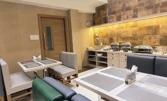 Zaith Residency Near US Consulate & Apollo Hospitals
