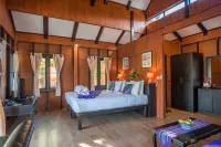 ThaiLife Wellness & Meditation Resort Các khách sạn gần Takua Pa Municipal Central Sport Stadium