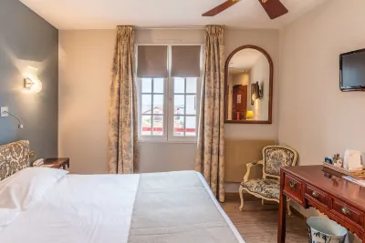 Hôtel la Marisa Grande Plage Отели в г. Сен-Жан-де-Люз