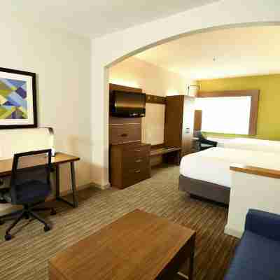 Holiday Inn Express & Suites Port Clinton-Catawba Island Rooms