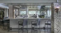 Secret Harbour Boutique Hotel and Marina - bar