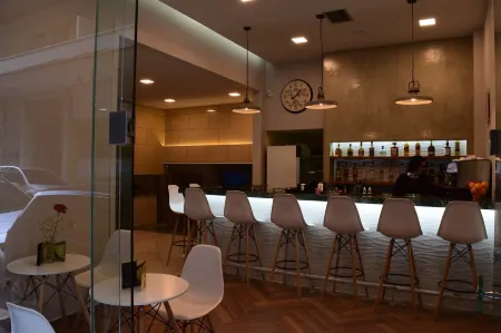 Hotel Atlanta Отели рядом с достопримечательностью «Hellenic Open University Laboratories»