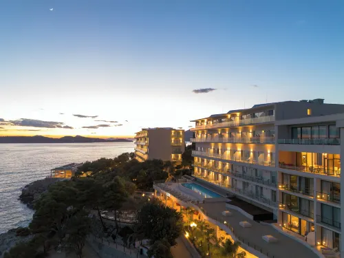 Royal Palm Hotel Hotels in Brsecine