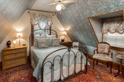 Cedar Crest Inn