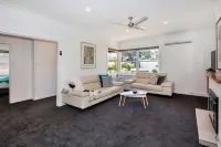 Lake Wendouree Luxury Apartments Hotels in Delacombe