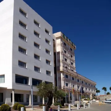 Hotel Sercotel Cuatro Postes Hotels near Ávila City Hall
