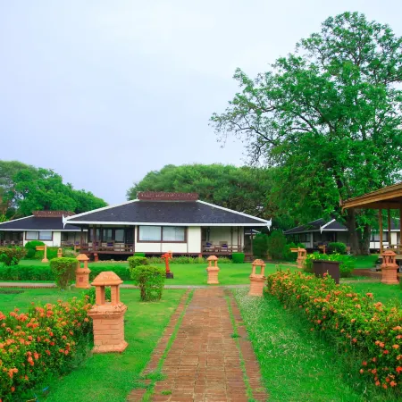 Bagan Thiripyitsaya Sanctuary Resort Отели в г. Баган