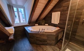 Le Bijou Lintheschergasse / Zurich HB