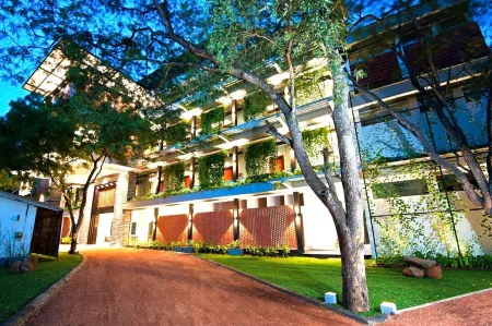 The Lake Forest Hotel Отели рядом с достопримечательностью «Анурадхапура»