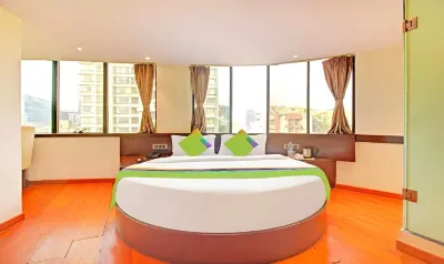 Glitz Hotels the Pacific - Nr Solitaire Corporate Park