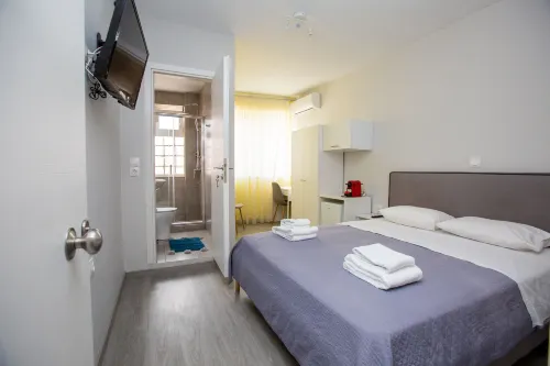 Raise Boutique Rooms in the Center of Athens