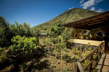 Resort Al Belvedere Salina Отели в г. Vulcanello