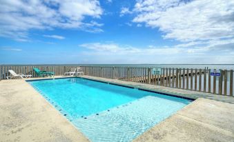 Bay Haven w/ Shared Boat Dock & Waterfront Pool Big Trout by Avantstay