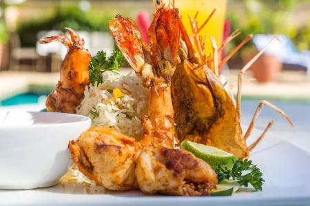 Bliss Resort Отели рядом с достопримечательностью «Найали Бич»