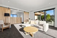 Glenburn Coastal Retreat Hotels in Hapuku