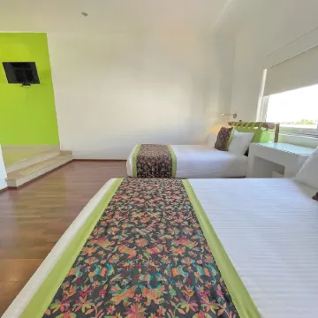 Seven Crown Express & Suites by Kavia