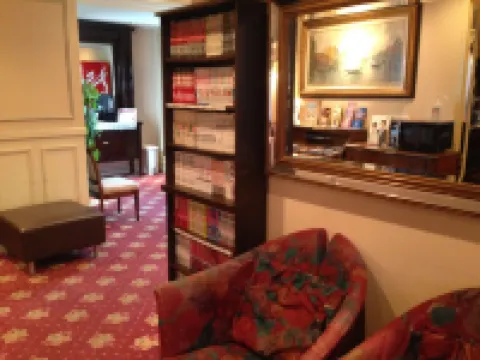 โรงแรมเครสตัน