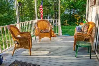 Lake front home with in-deck outdoor hot tub and spectacular lake views! Hotels in Eden