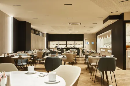 Grand Plaza Hotel & Wellness Отели рядом с достопримечательностью «Plaça de la Rotonda»