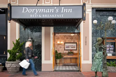 Doryman's Oceanfront Inn Отели рядом с достопримечательностью «Ньюпорт-Бич»