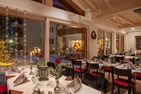 Hotel Jägerhof Отели рядом с достопримечательностью «Озеро Риффель»