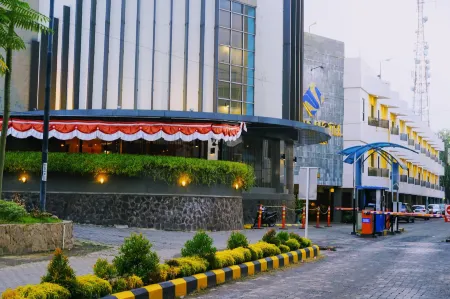 Yunna Hotel Lampung Отели в г. Бандар-Лампунг