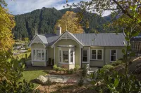 Hulbert House Luxury Boutique Lodge Queenstown Hotell i Lower Shotover