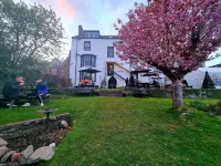 The Tower Gastro Pub & Apartments Отели в г. 